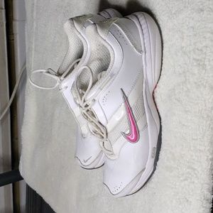 Nike women's size 7 white athletic shoes